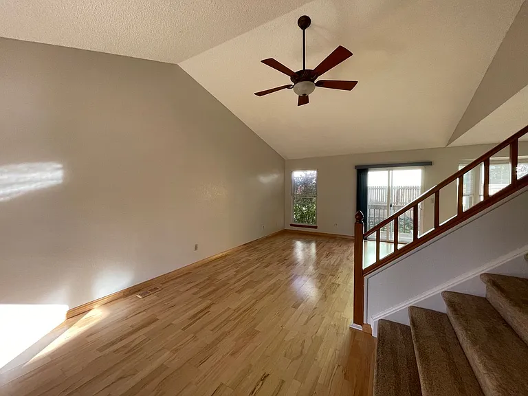 1031 Mercury Dr — Photo 3