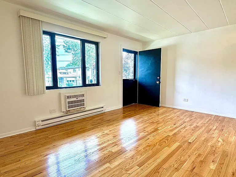 945 Troost Ave #12 — Photo 4