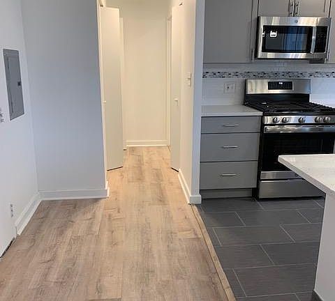 3rd image of 2422 N Clark St #518