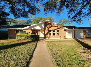 2304 Belvedere Dr, Baytown, TX 77520