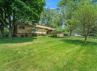 5332 Franklin Ridge Cir, West Bloomfield, MI 48322