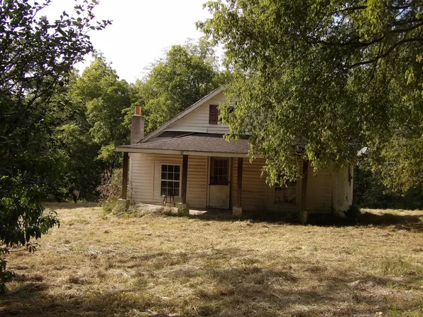 2082 Bellview Rd, Pikeville, TN 37367