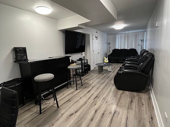 3rd image of 510 S Oakley Blvd #1