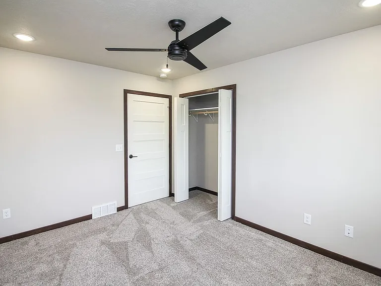 600-3 W Samantha St — Photo 11