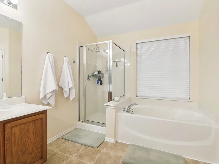 208 Wenrick Dr — Photo 5