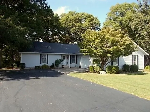 17 Beyers Lake Est, Pana, IL 62557