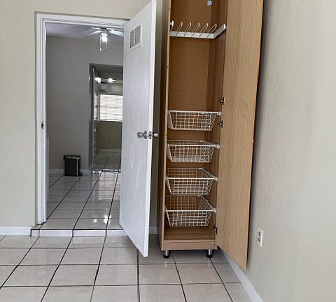 4th image of 10241 SW 49th St