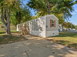 6 Amos Valley Dr, Springfield, IL 62702