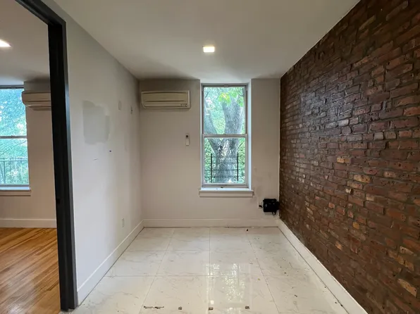 119 Albany Avenue image 1 of 8