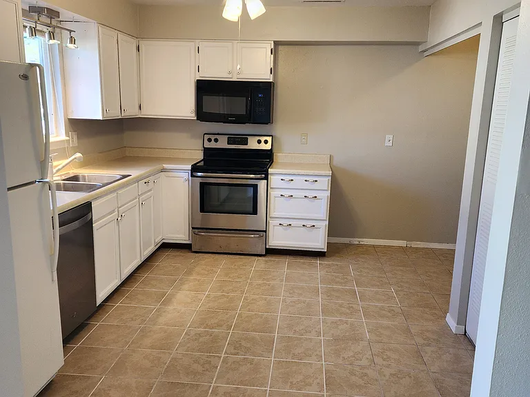 6835 Western Pl — Photo 4