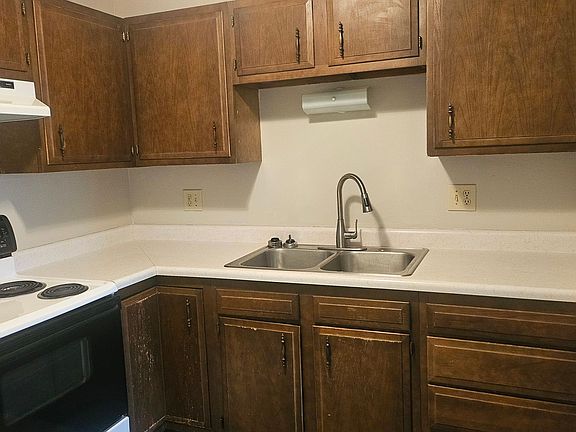 3rd image of 612 NE 4th St APT 5