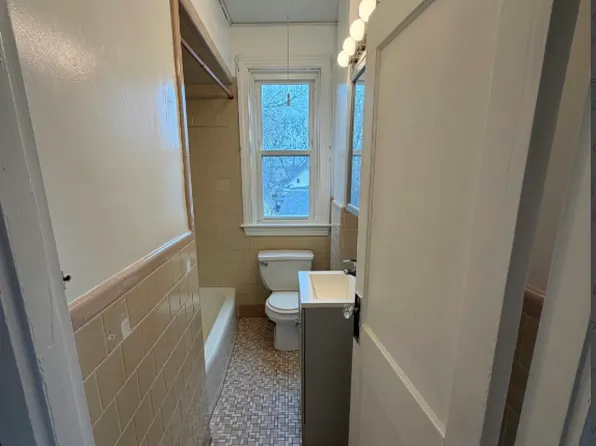 15 Roma St Bristol, RI Spacious 3 Bedroom, 1 Bathroom Unit Off Street Parking Included!, 15 Roma St #F4090a7ab, Bristol, RI 02809