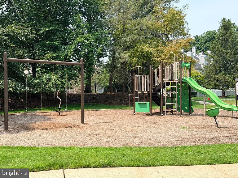 8 Henry Ct — Photo 25