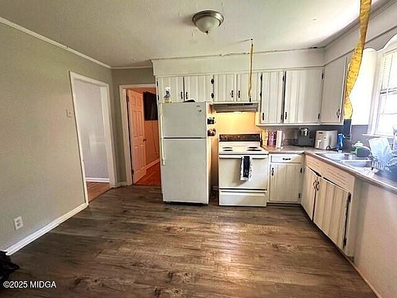 5th image of 3242 Toole Dr