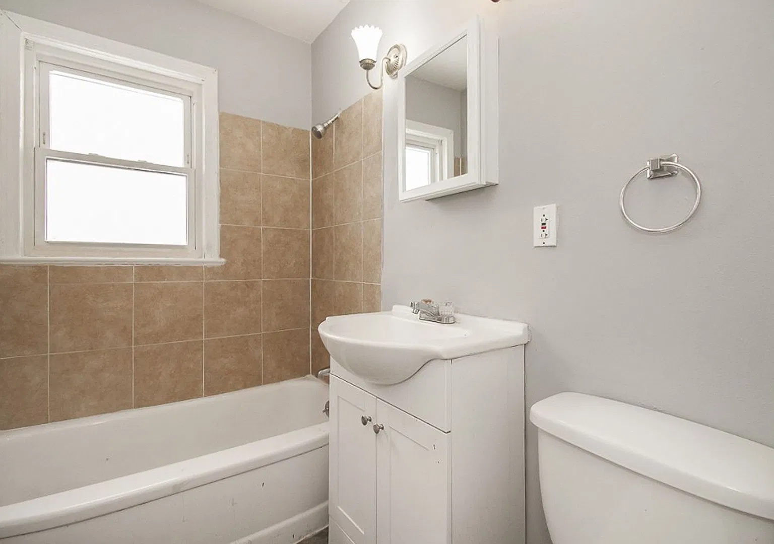 Four bedroom/1 Bath Single Family House! — Photo 3