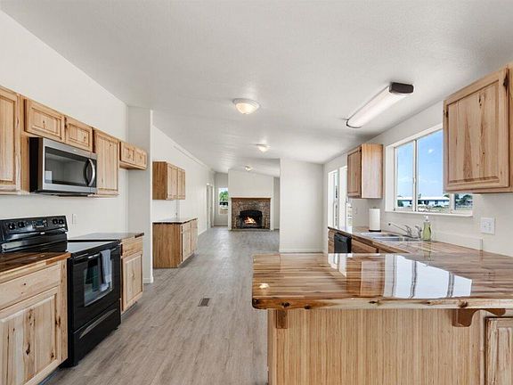 2nd image of 24175 N Los Angeles St