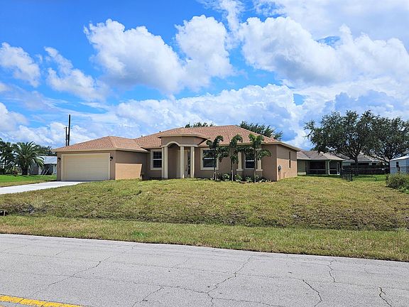 2nd image of 242 SW Kestor Drive