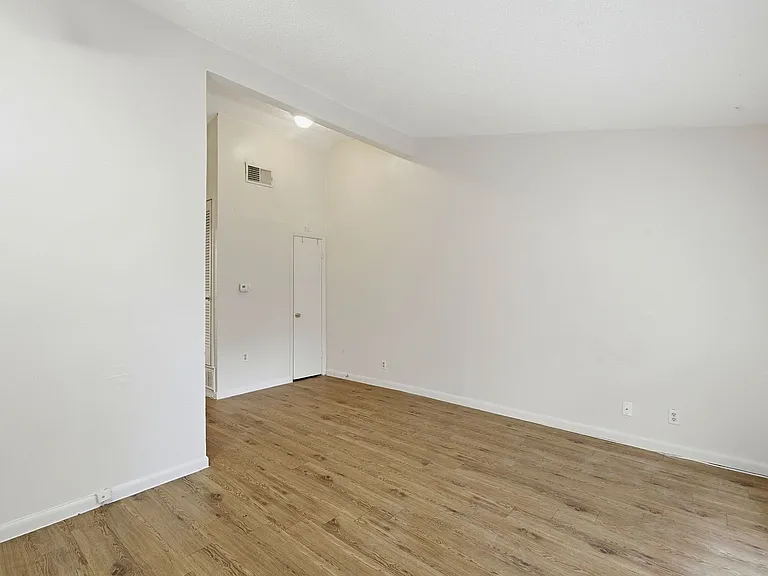 2314 Parker Ln — Photo 6