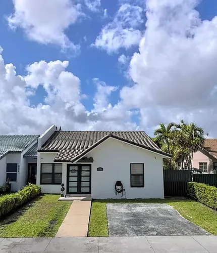 1054 SW 118th Ct Photo 1