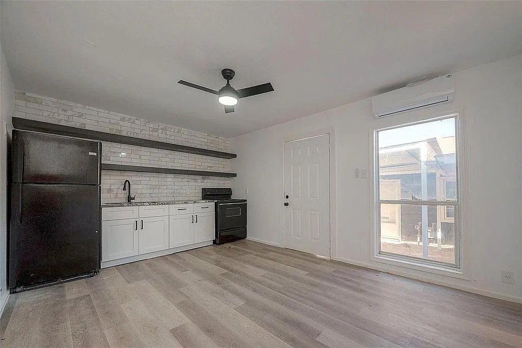 3320 Hays St — Photo 3