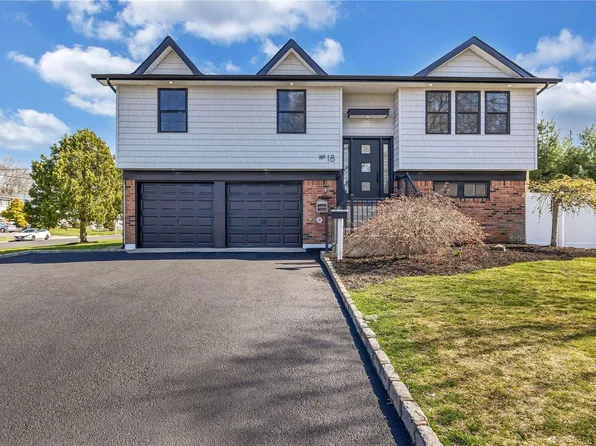 18 Manistee Lane, East Islip, NY 11730