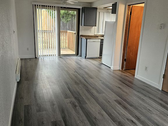 Looking to dining area from entry.