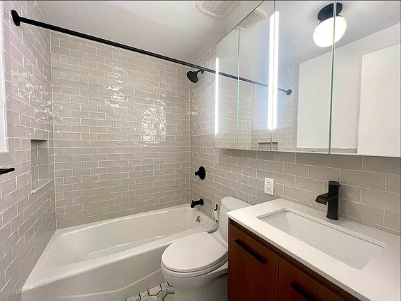 4th image of 33 Crosby St #3F
