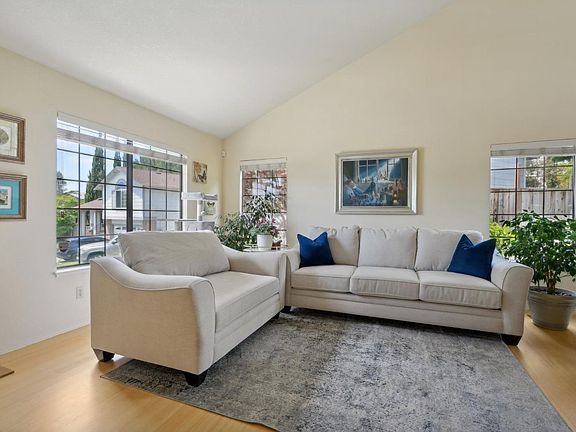 5th image of 160 Commodore Court