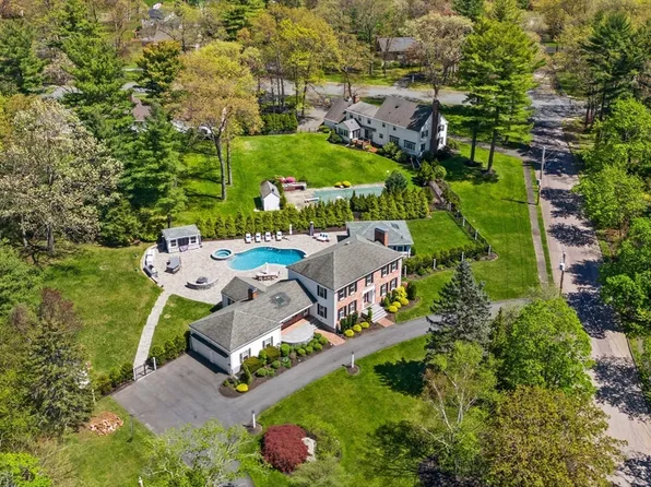 1 Landsdowne Ct, Lynnfield, MA 01940