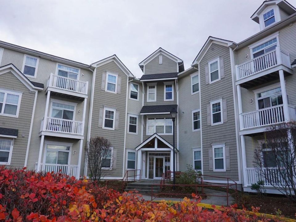 1st image of 61 Pearl St Unit 13