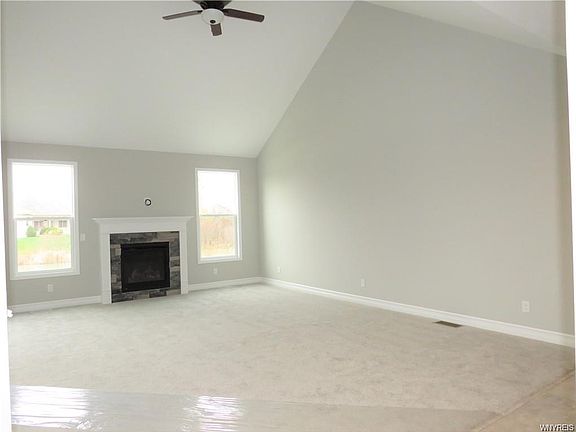 2nd image of 404 Havenwood Ln