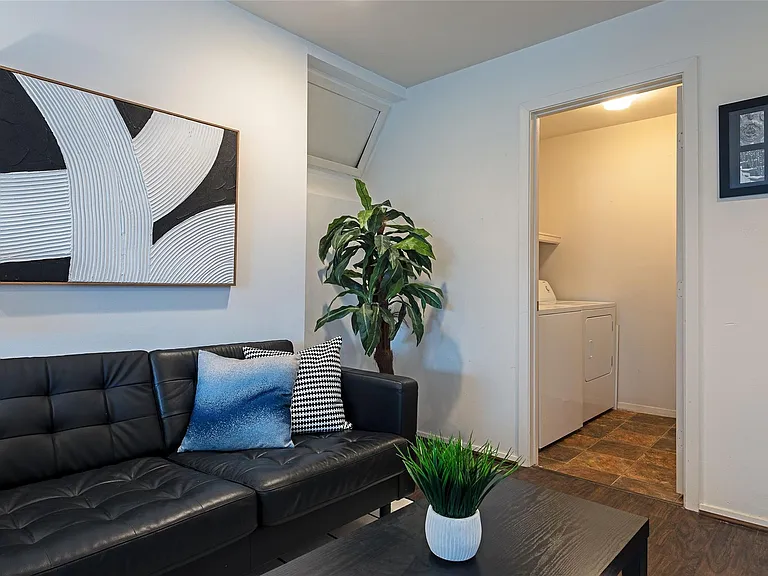 3314 Greenbriar St — Photo 2