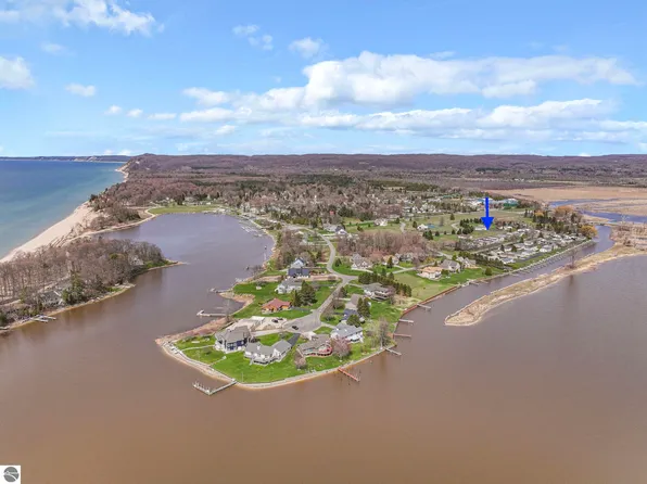 16890 Valley Wood Ct, Arcadia, MI 49613