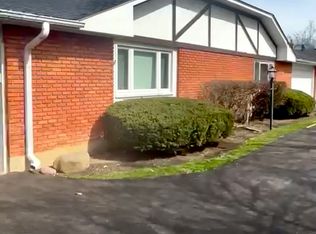 3 Falkirk Ln, Rolling Meadows, IL 60008