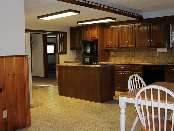 2nd image of 1802 County Road 3700