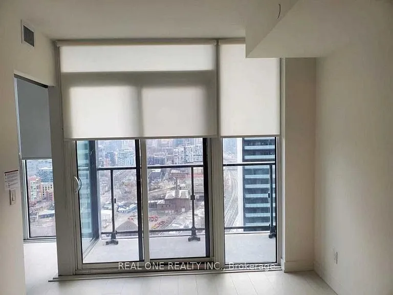 19 Western Battery Rd #Penthouse 20 — Photo 17