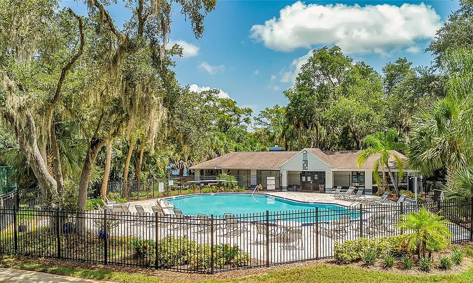 1st image of 305 Northlake Dr #305