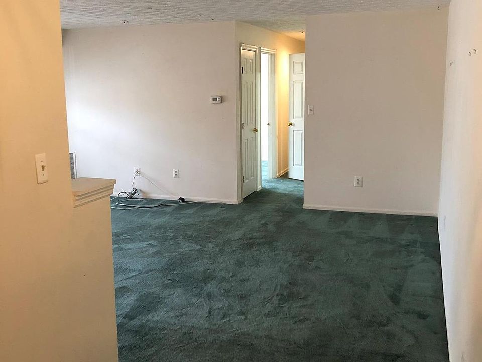 1st image of 905 Woodbridge Ct Unit G
