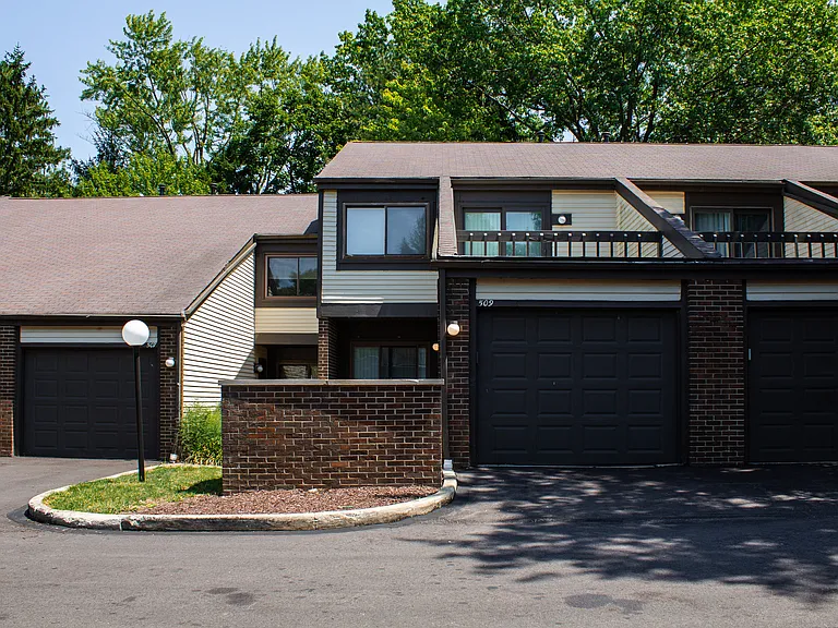 509 Forsythia Ln — Photo 1