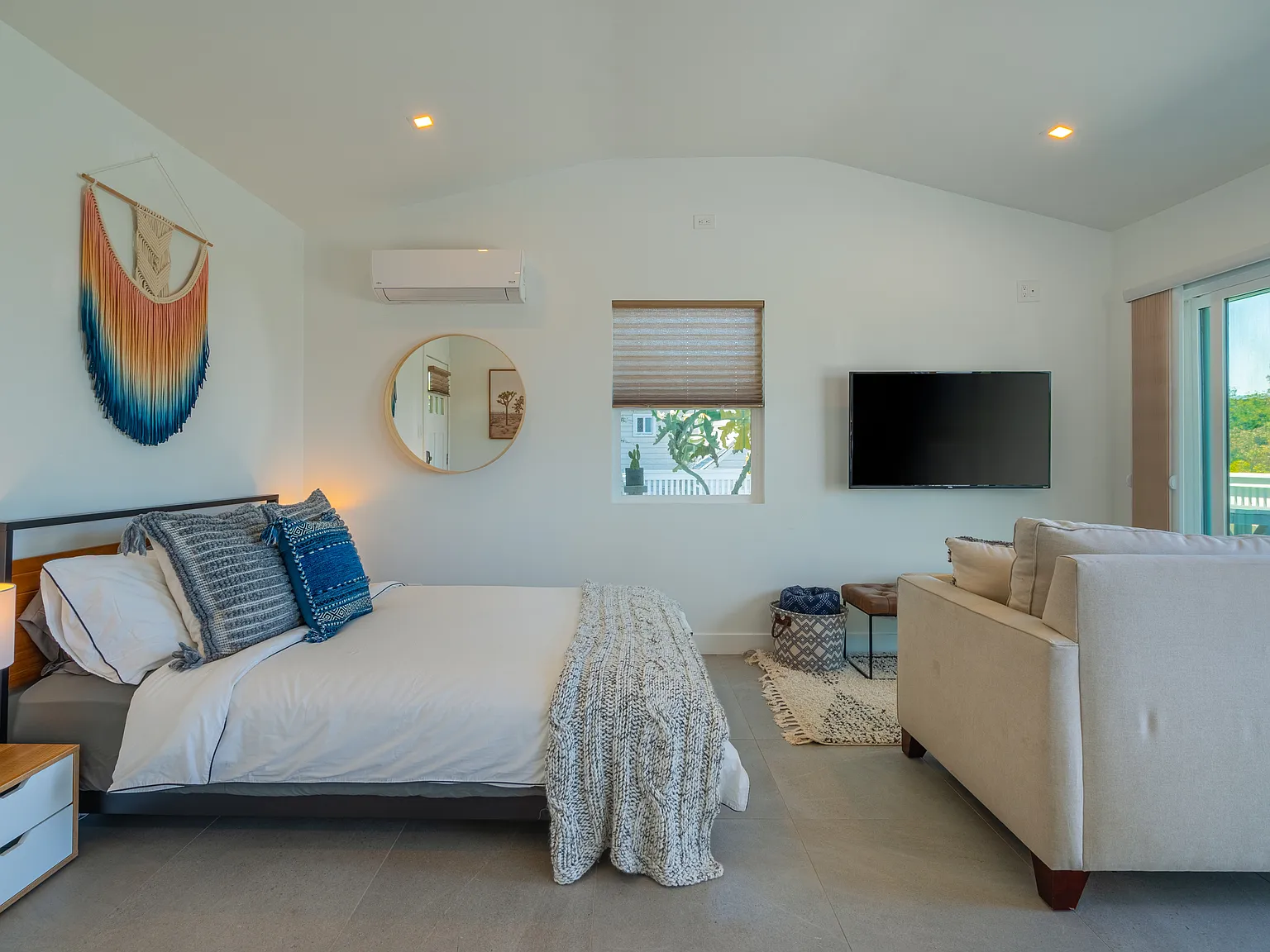 Studio, 400 sqft, $3,000 — Photo 2