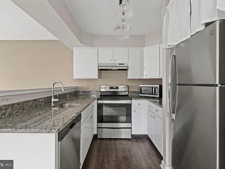 1 Center St #1 — Photo 9