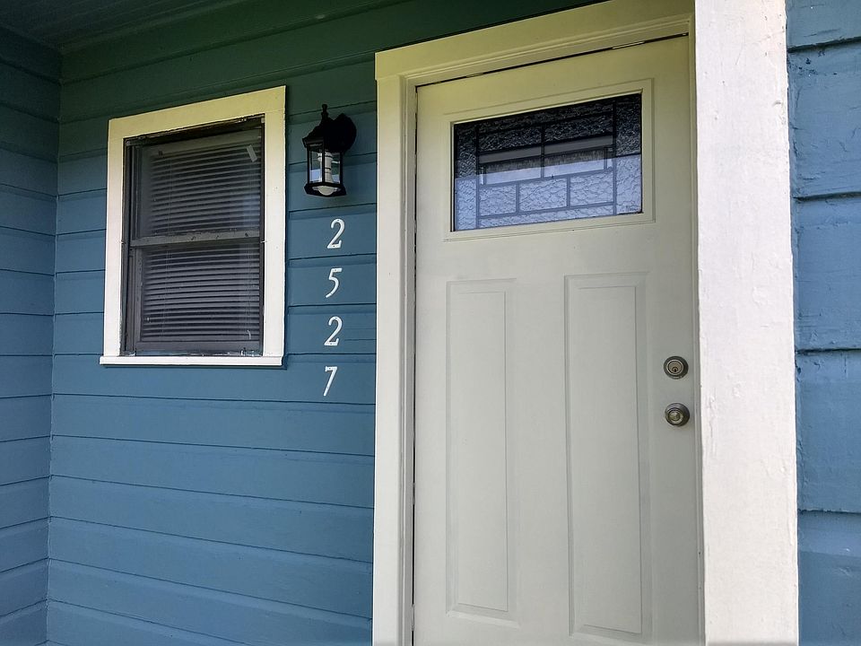 1st image of 2527 27th Ave N