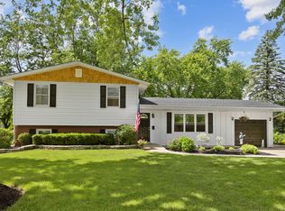 586 Aztec Dr, Carol Stream, IL 60188