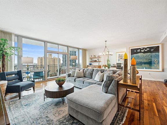 5th image of 4909 Laclede Ave APT 1106