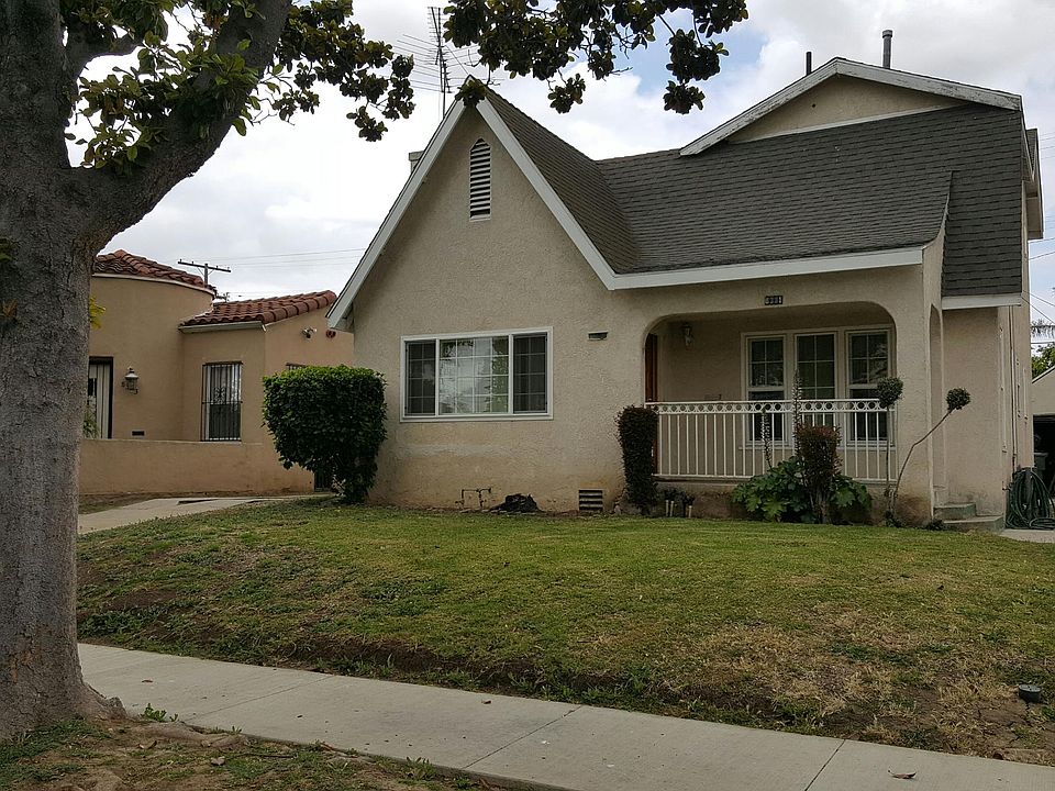 Beautifu single family two level house- Street View