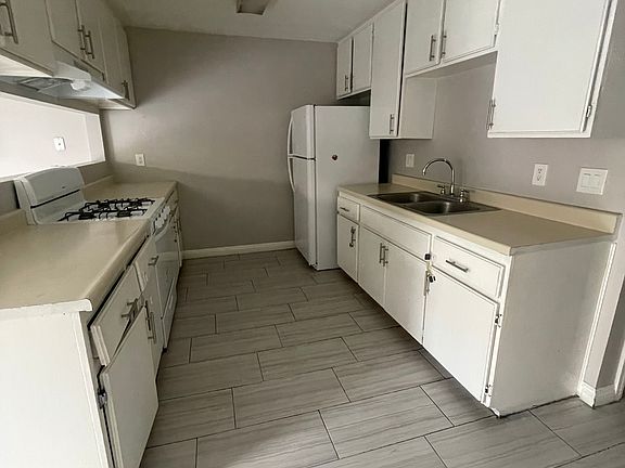 4th image of 5114 Oakland St #207