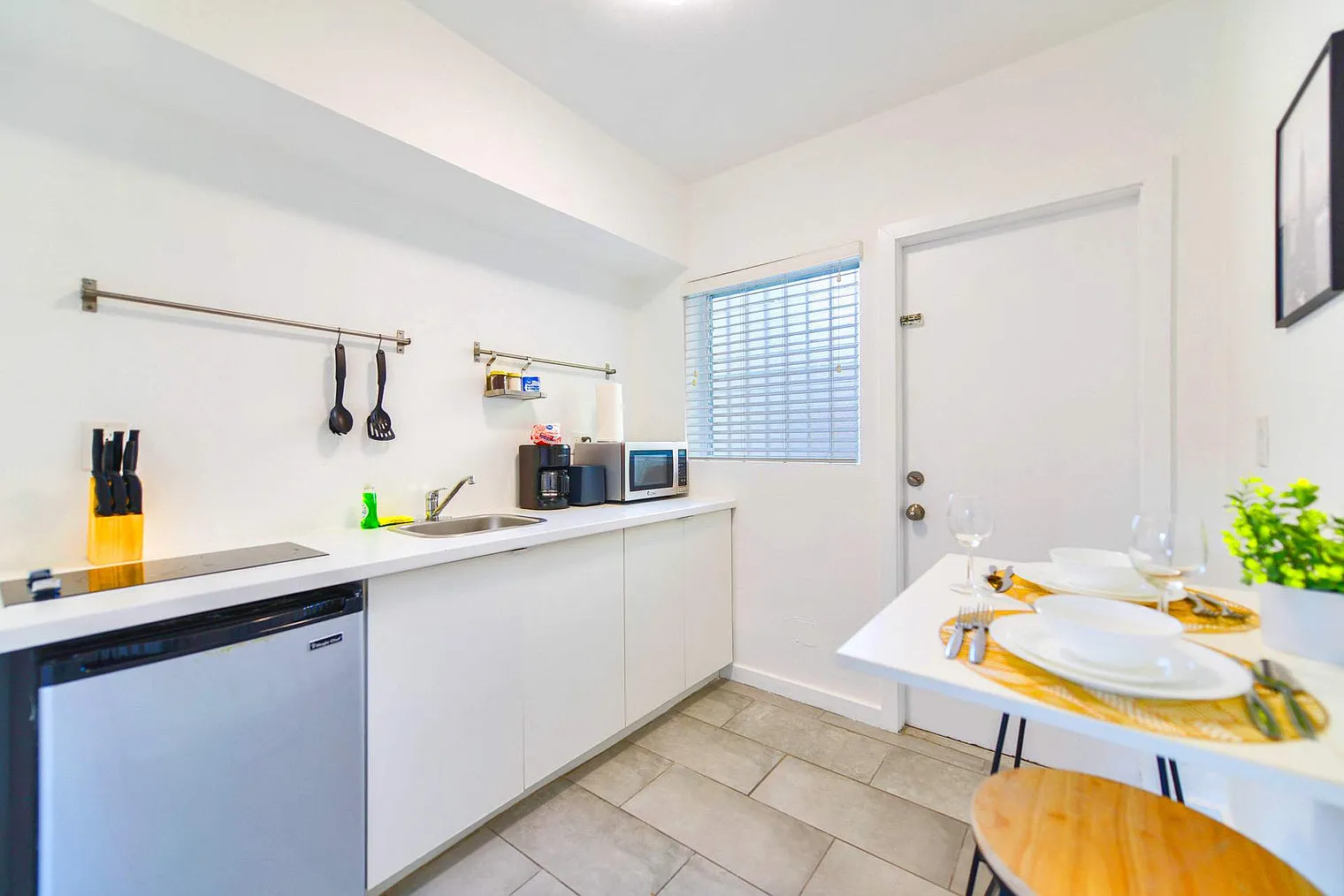 Studio, 1.0 bath, 398 sqft, $1,416 — Photo 2