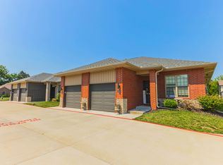 3033 W Cardinal St, Springfield, MO 65810
