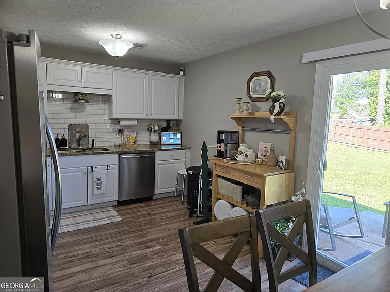 10 Silverwood Dr — Photo 5