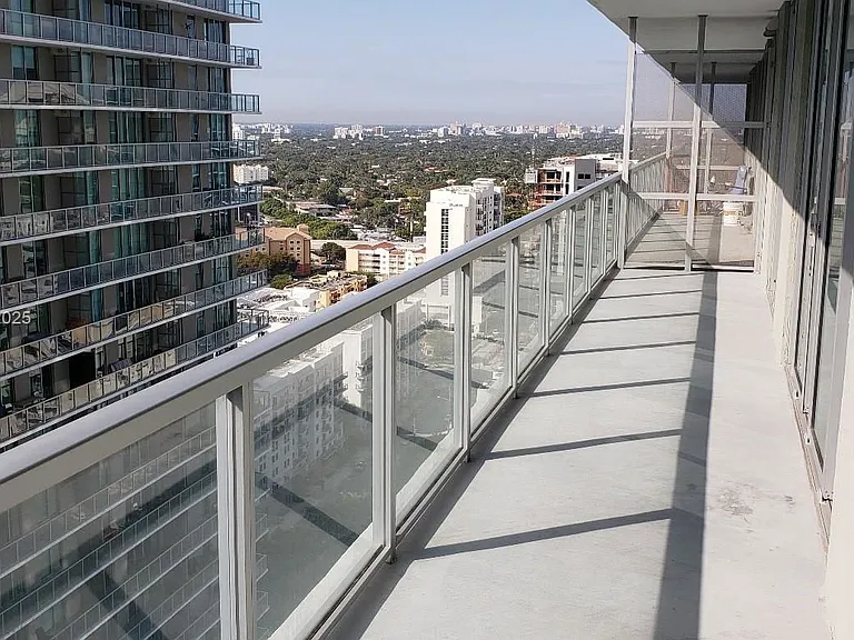 1111 SW 1st Ave #2816 — Photo 3